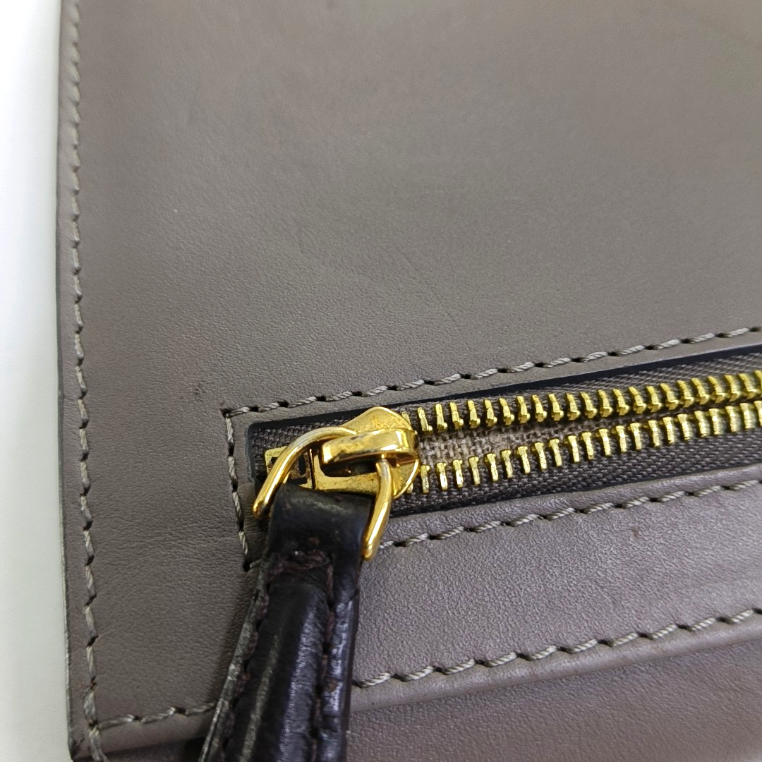 FENDI Gray Snake Skin Clutch Golden hardware-(SKU)-960716690