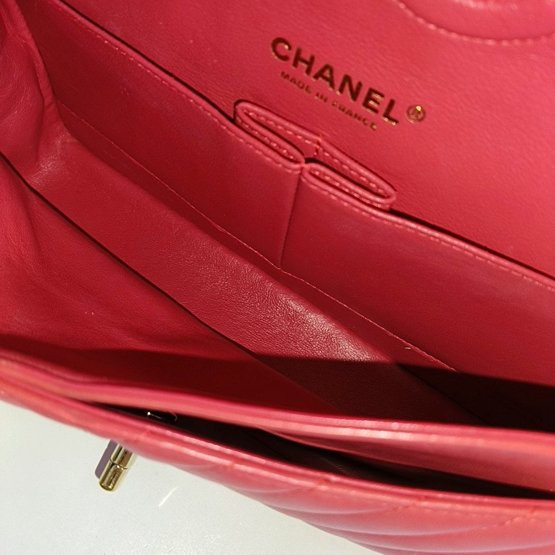 CHANEL CLASSIC FLAP Medium-sized Pink Lamb Skin Quilted V Pattern Crossbody Bag Shoulder Bag 24 Clasp Golden Hardware-(SKU)-967790368