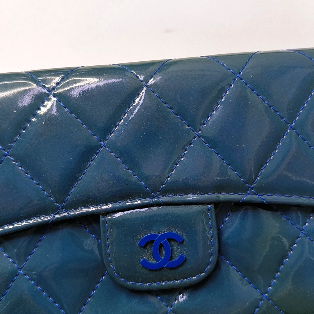 CHANEL CLASSIC FLAP Blue patent leather diamond-pattern wallet Silver and Blue Hardware 16nan-(SKU)-949495187
