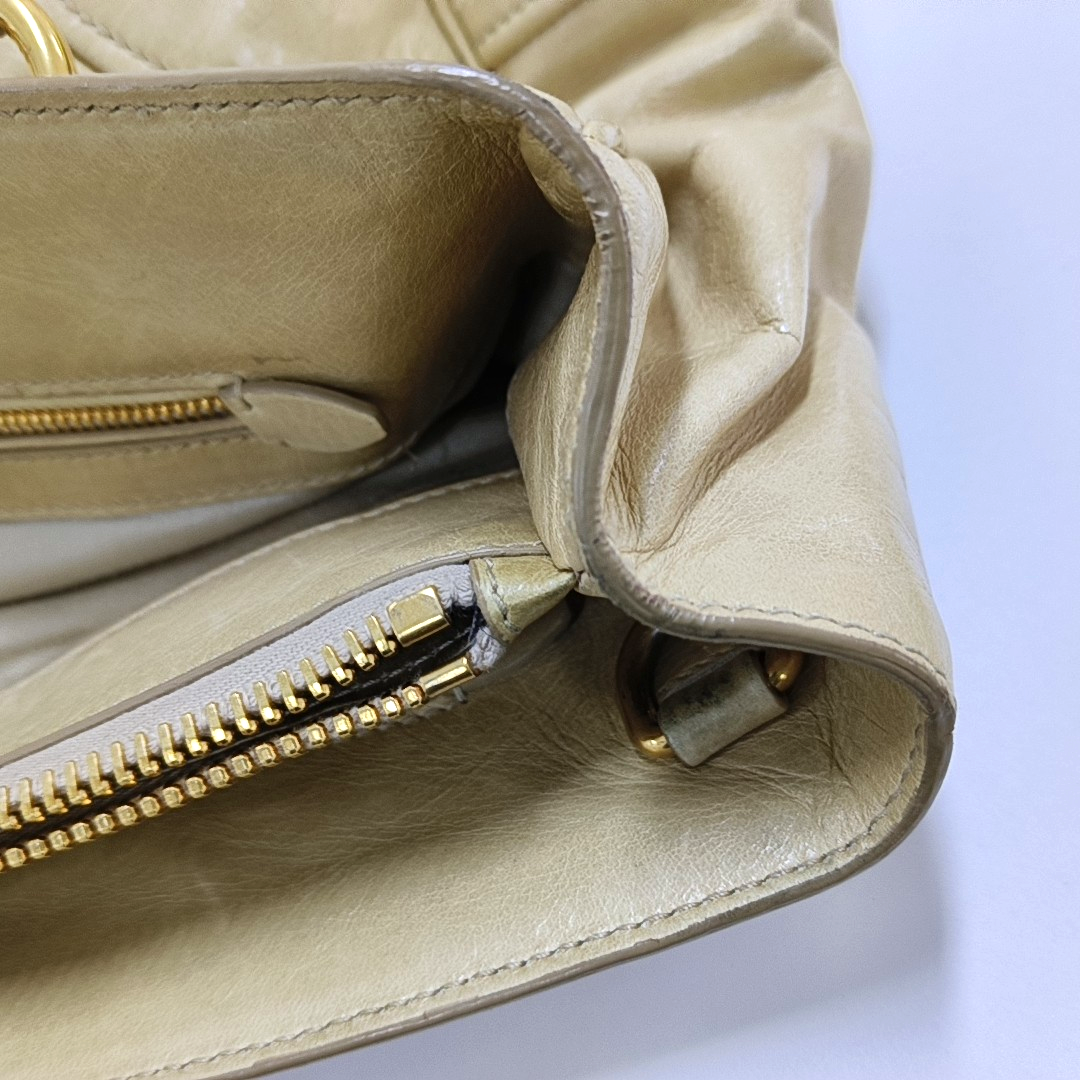 Miu Miu Tote bag Yellow Cowhide Single Shoulder Handbag Crossbody Bag Golden hardware Removable shoulder strap-(SKU)-958319831