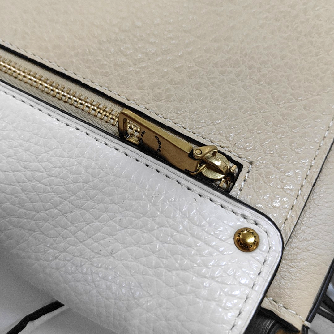 COACH 26 Beige leather carriage single shoulder bag, crossbody bag Golden hardware shoulder straps-(SKU)-933386227