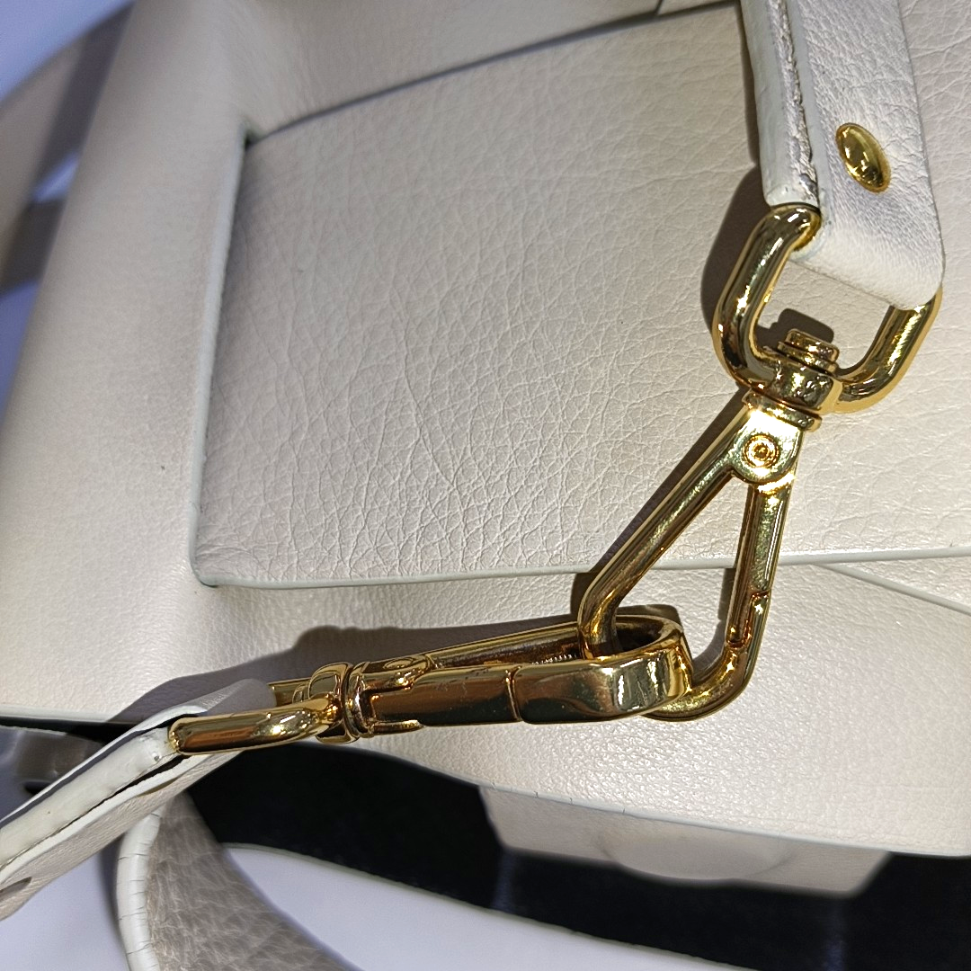 Yuzefi Beige Leather Single Shoulder Bag Golden hardware Removable shoulder strap-(SKU)-937551910