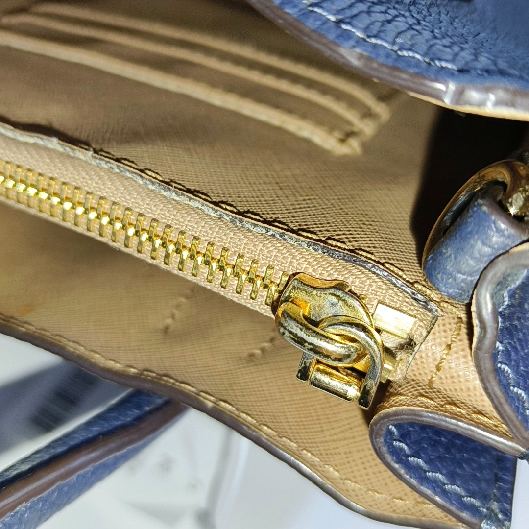 MICHAEL KORS Mercer Medium size Dark Blue Cowhide Embossed Single Shoulder Bag Handbag Crossbody Bag Golden hardware Removable shoulder strap-(SKU)-940019872