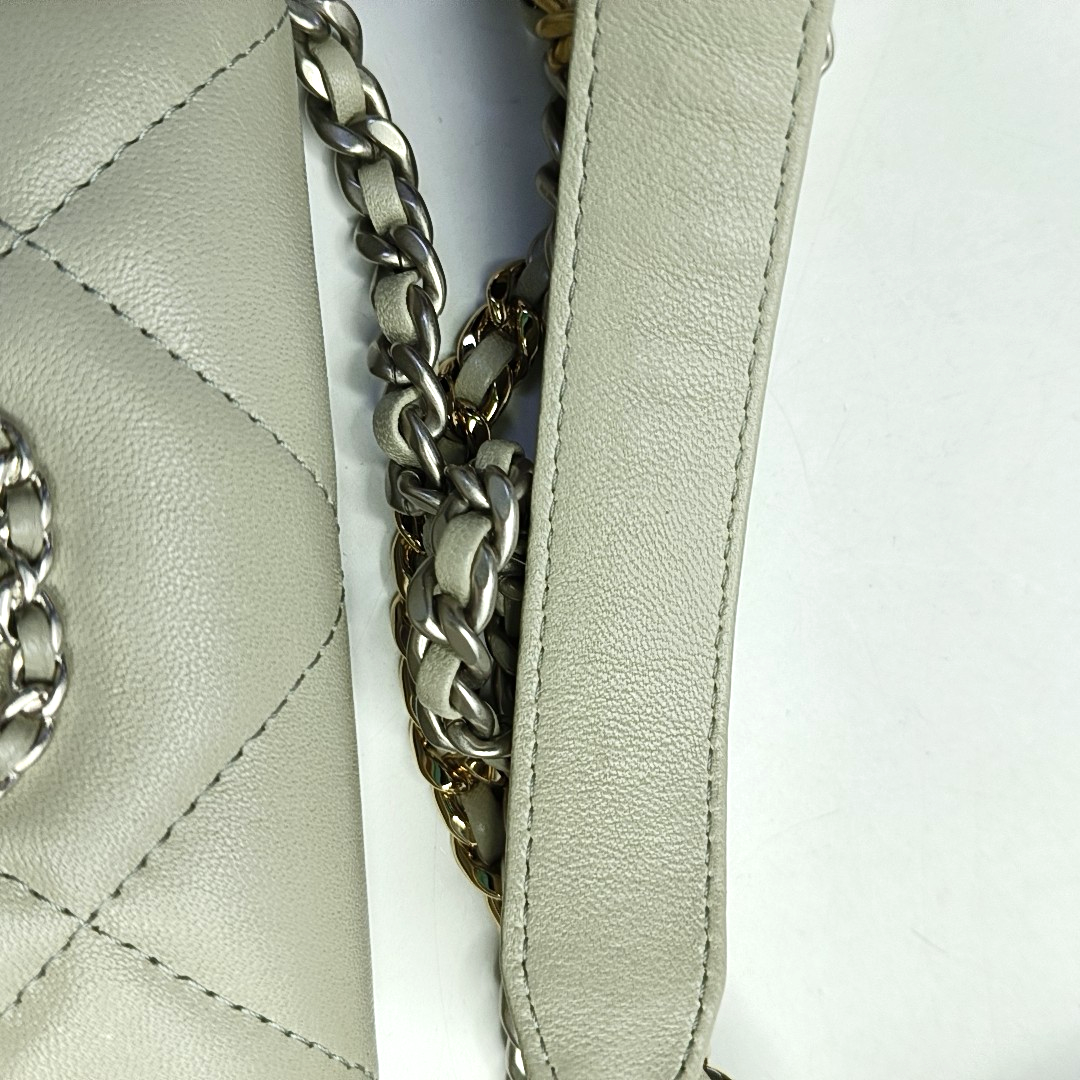 CHANEL CHANEL 19 Small Size Light Gray Lamb Calfskin Quilted Chevron Crossbody Shoulder Bag Gold Silver Rhodium Plated Hardware 31 Clasp Complete Accessories-(SKU)-959482511