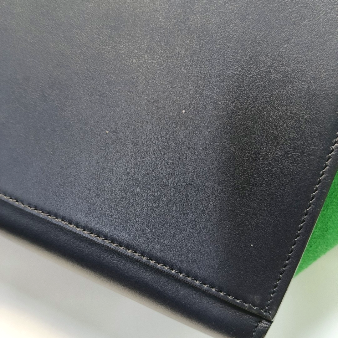 CELINE TRAPEZE Small size Green Cowhide Swing Bag Single Shoulder Bag, Crossbody Bag, Handbag Golden hardware Removable shoulder strap-(SKU)-946576410