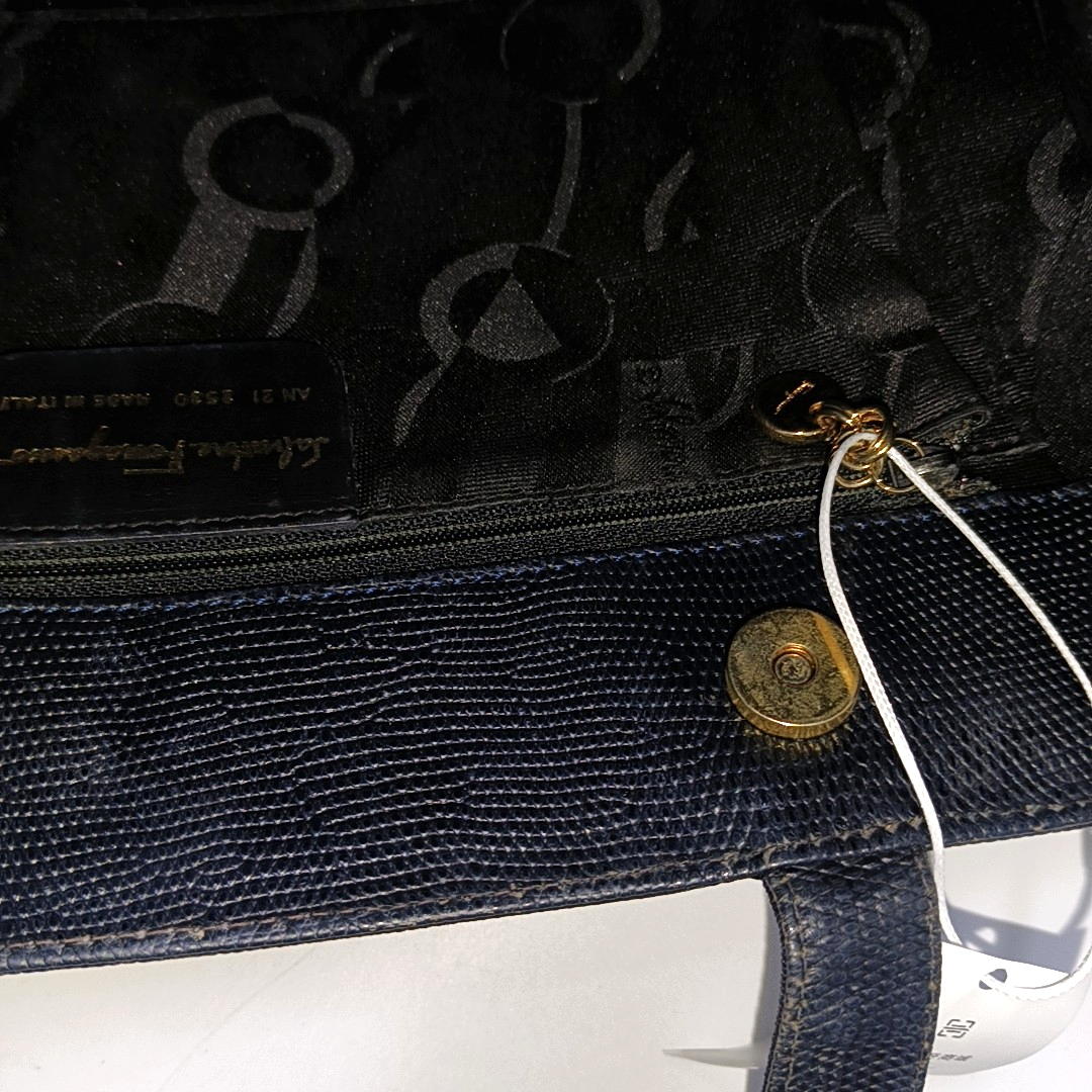 FERRAGAMO Vara Large size Dark blue cowhide shoulder bag Golden hardware-(SKU)-942579184