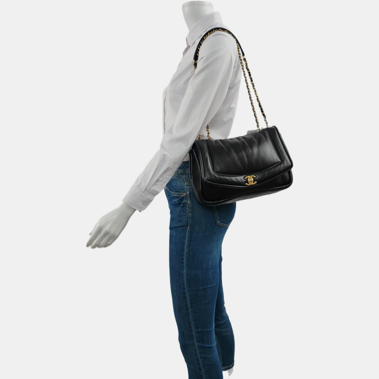 CHANEL VINTAGE PUFFY black lambskin crossbody bag shoulder bag 28 opening gold hardware-(SKU)-964643760