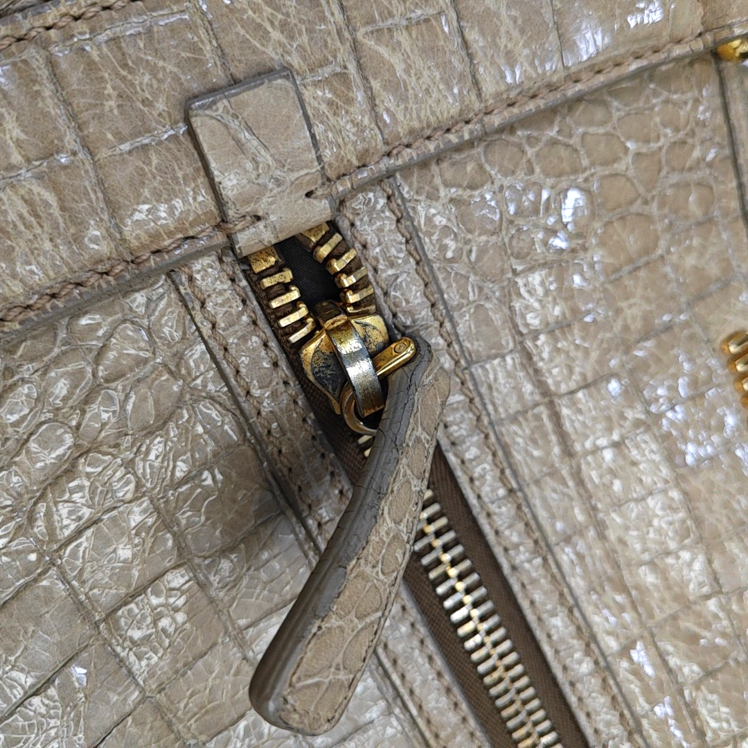 Miu Miu Tote bag Khaki Cowhide Crocodile Pattern Single Shoulder Bag Tote Bag Crossbody Golden hardware Removable shoulder strap-(SKU)-947097579