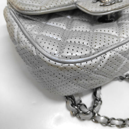 CHANEL CLASSIC FLAP Mini Silver Lamb Skin Quilted Square Crossbody Shoulder Bag Silver Hardware 19 Clasp-(SKU)-968090847