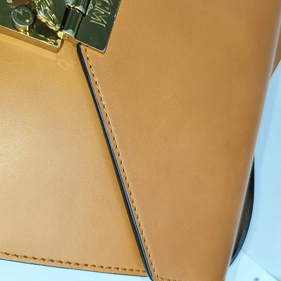 MCM PATRICIA Small size Brown Leather Bay Leaf Buckle Single Shoulder Bag Crossbody Bag Golden hardware-(SKU)-939142575