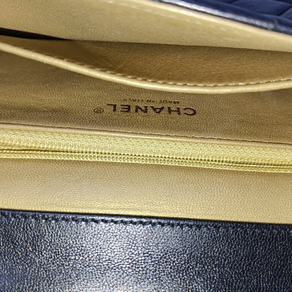 CHANEL CLASSIC VERTICAL PEARL medium black leather quilted diamond-stitched shoulder bag crossbody bag gold hardware 28 carat-(SKU)-966148569