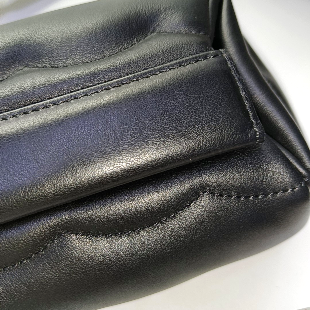 Chloé Black Cowhide Quilted Handbag Golden hardware-(SKU)-957491982