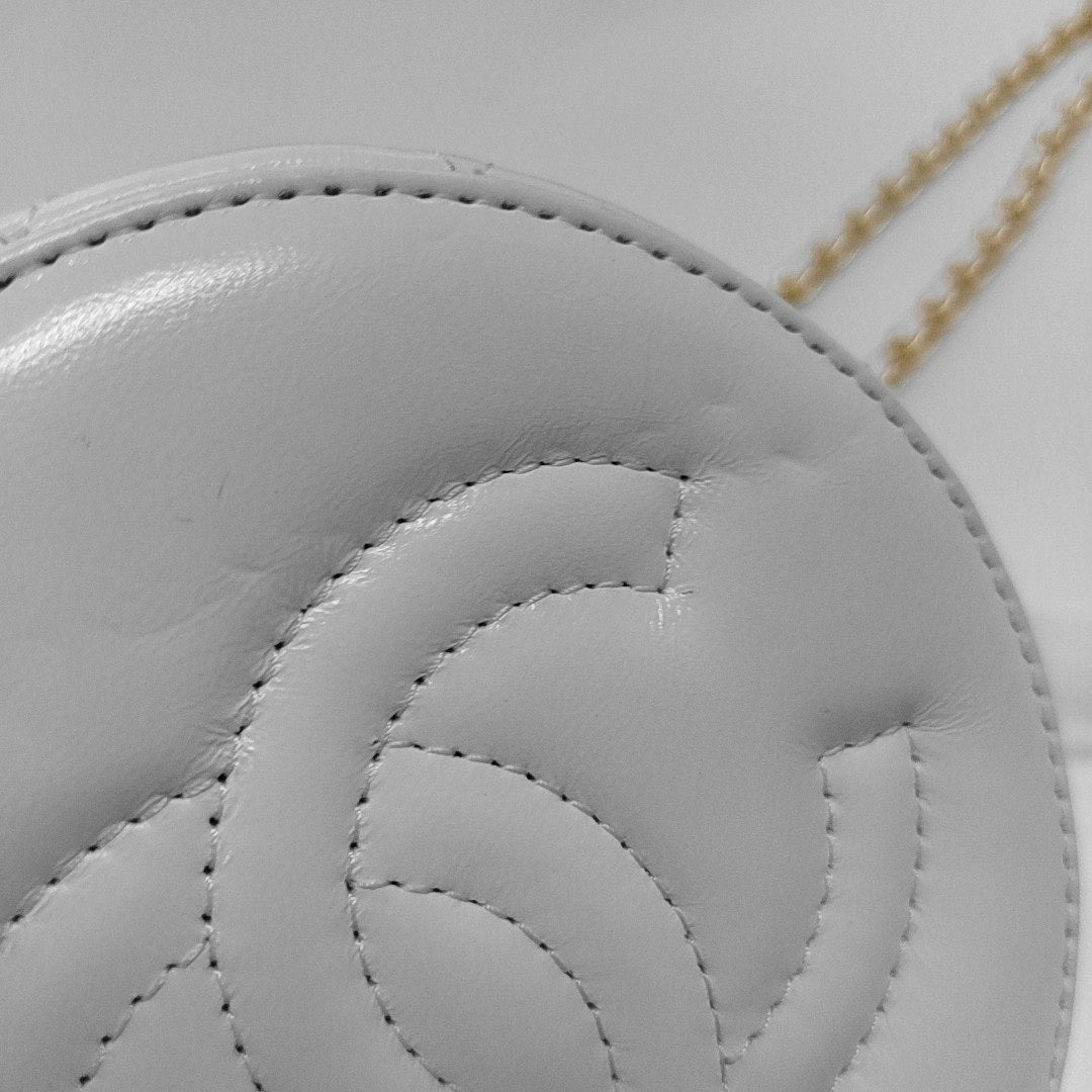 CHANEL ROUND VANITY white lambskin quilted diamond pattern crossbody bag shoulder bag gold hardware-(SKU)-966962646