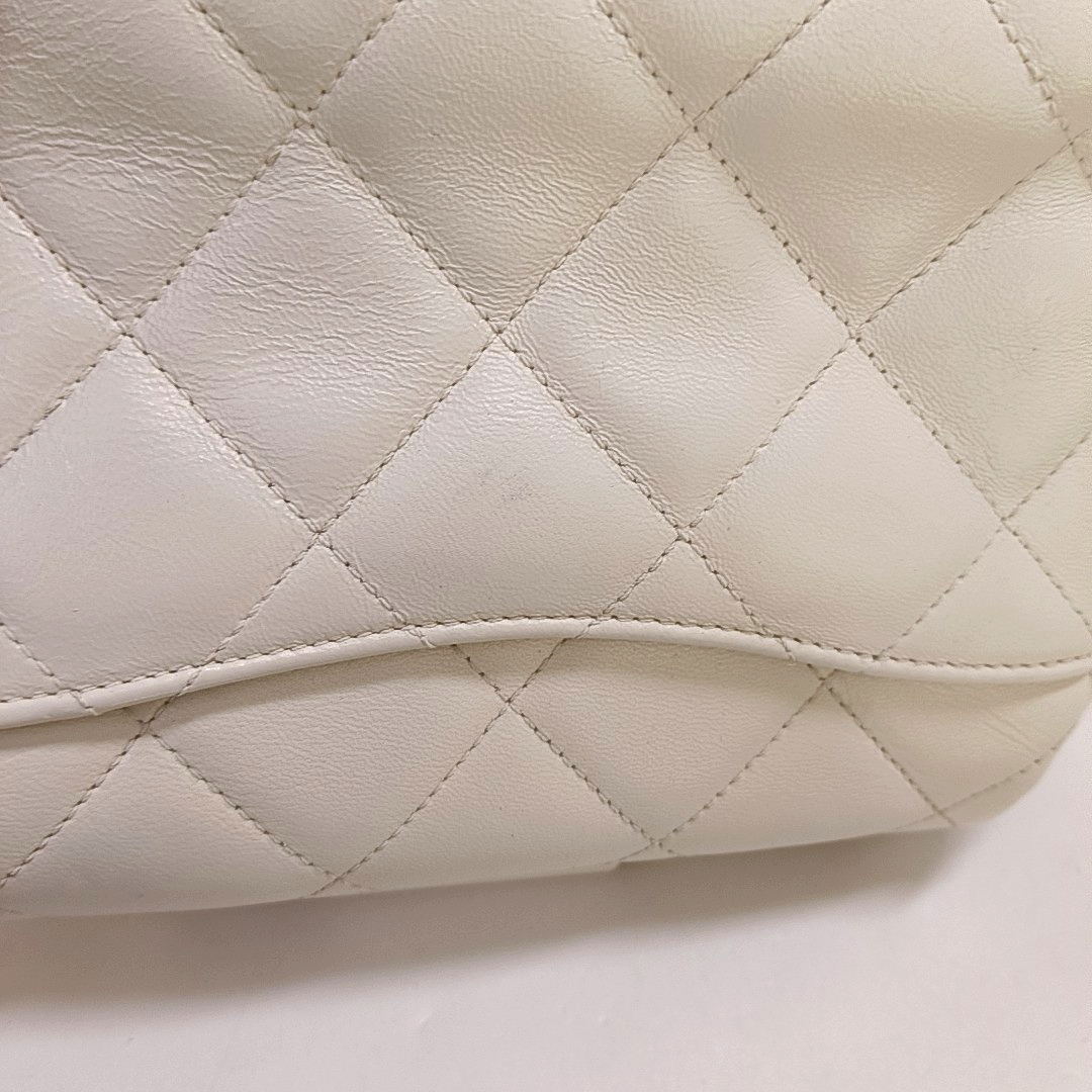 CHANEL IN THE LOOP small size white lamb skin quilted shoulder bag, crossbody bag, handbag with gold hardware and 29 chain links-(SKU)-960511606