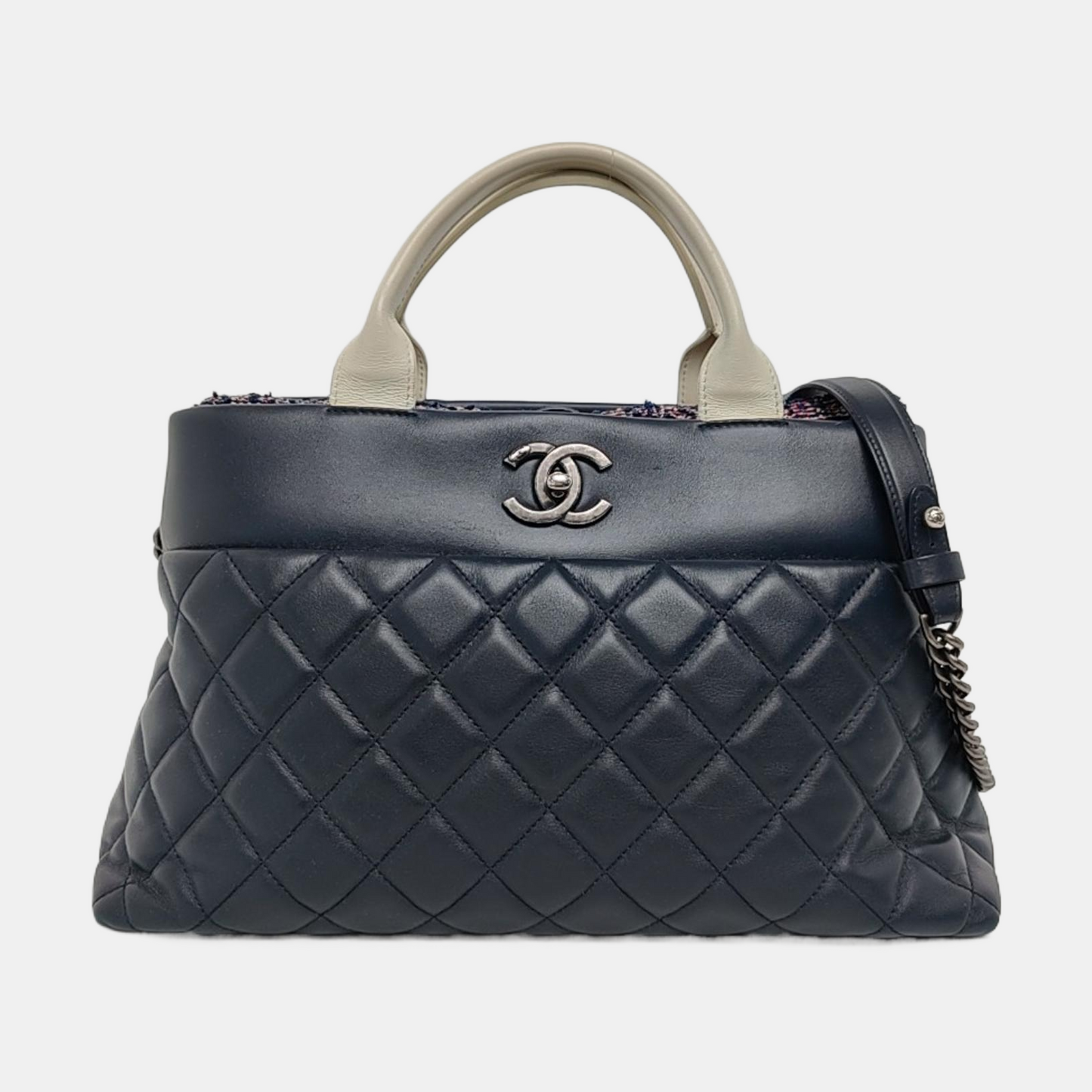 CHANEL PORTOBELLO Blue Calfskin Quilted Matelassé Shoulder Bag Crossbody Bag Handbag Rutenium Hardware 22 Clasp-(SKU)-958286214