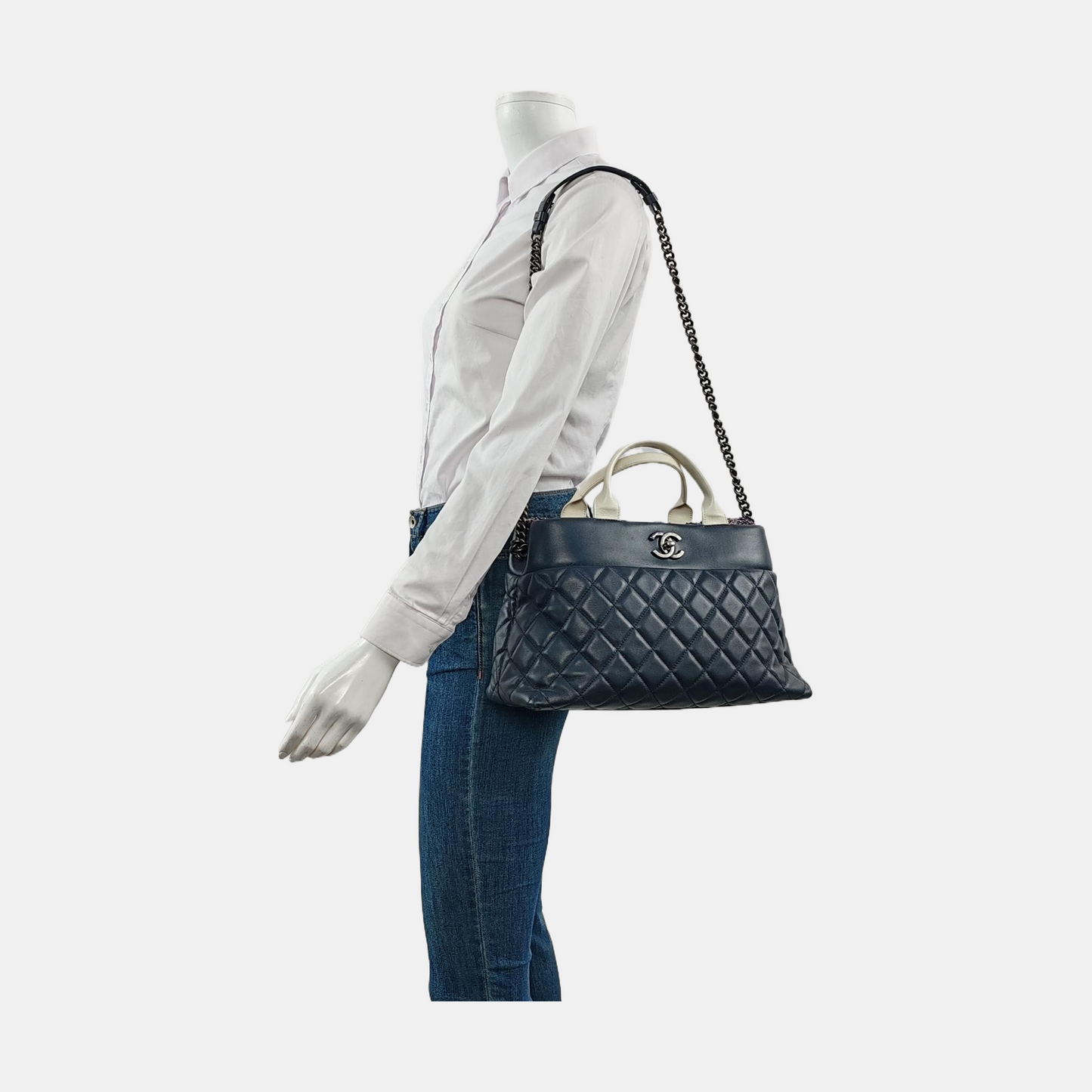 CHANEL PORTOBELLO Blue Calfskin Quilted Matelassé Shoulder Bag Crossbody Bag Handbag Rutenium Hardware 22 Clasp-(SKU)-958286214