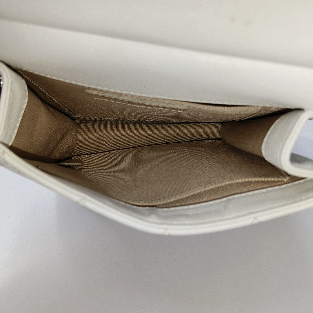 CHANEL CHIC PEARLS FLAP White Lamb Skin Quilted Single Shoulder Bag with Gold Hardware, 27 Clasp, Complete Accessories-(SKU)-959333982