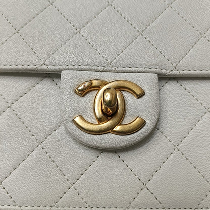 CHANEL CHIC PEARLS FLAP White Lamb Skin Quilted Single Shoulder Bag with Gold Hardware, 27 Clasp, Complete Accessories-(SKU)-959333982