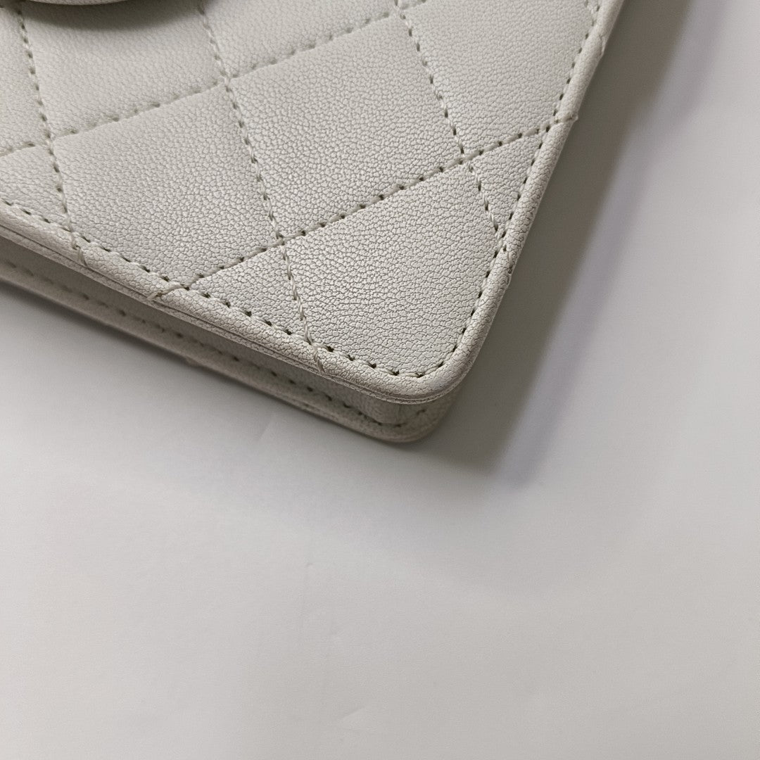 CHANEL CHIC PEARLS FLAP White Lamb Skin Quilted Single Shoulder Bag with Gold Hardware, 27 Clasp, Complete Accessories-(SKU)-959333982