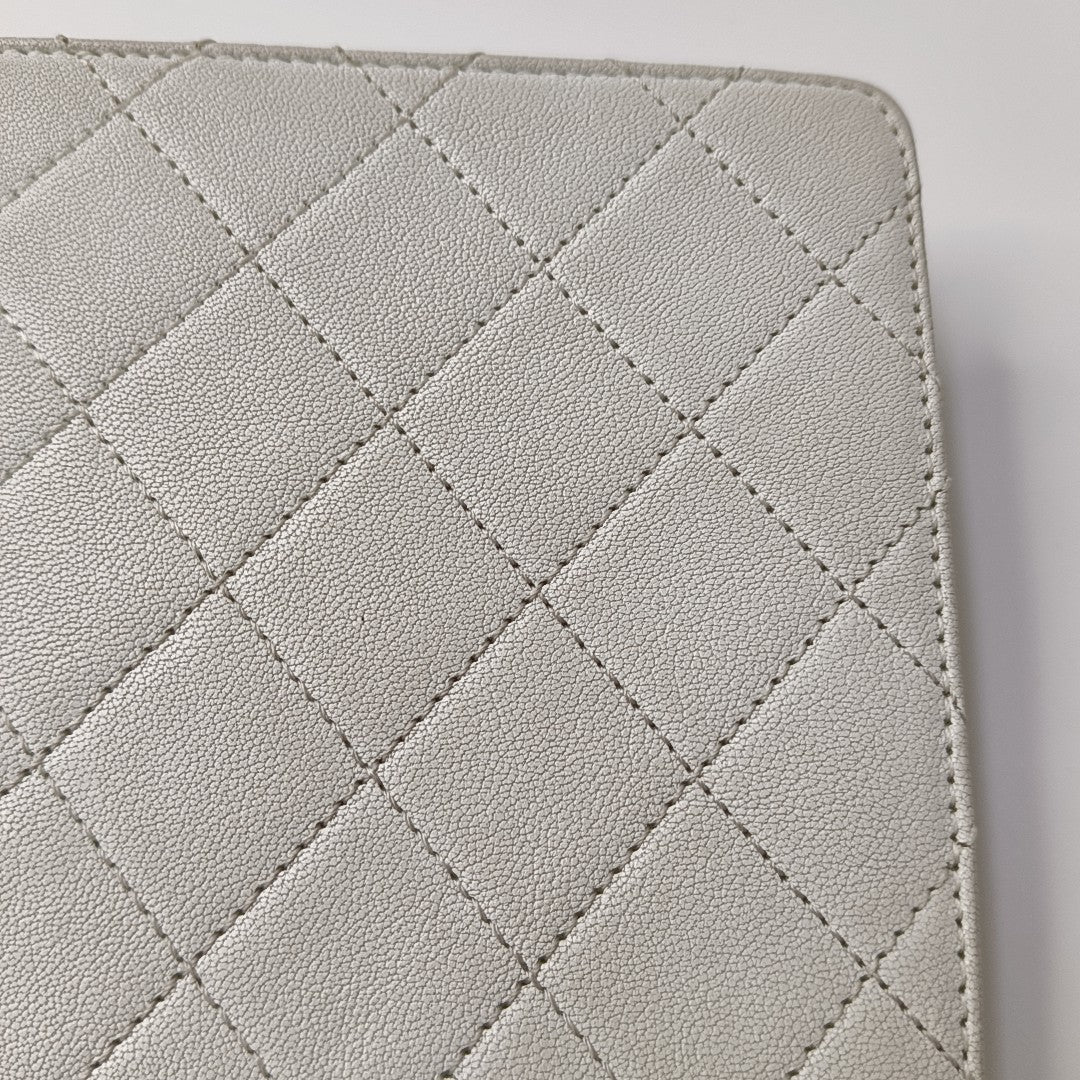 CHANEL CHIC PEARLS FLAP White Lamb Skin Quilted Single Shoulder Bag with Gold Hardware, 27 Clasp, Complete Accessories-(SKU)-959333982