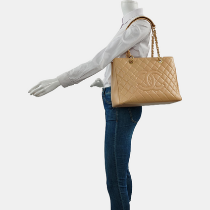 CHANEL CHANEL GST Large Beige Calfskin Quilted Lambskin Leather Chain Shoulder Bag Handbag Gold Hardware 19 Clasp-(SKU)-960372064