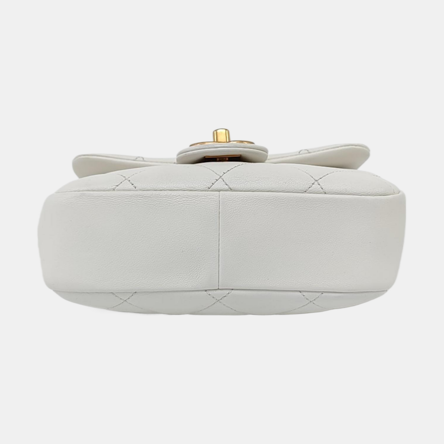 CHANEL IN THE LOOP small size white lamb skin quilted shoulder bag, crossbody bag, handbag with gold hardware and 29 chain links-(SKU)-960511606