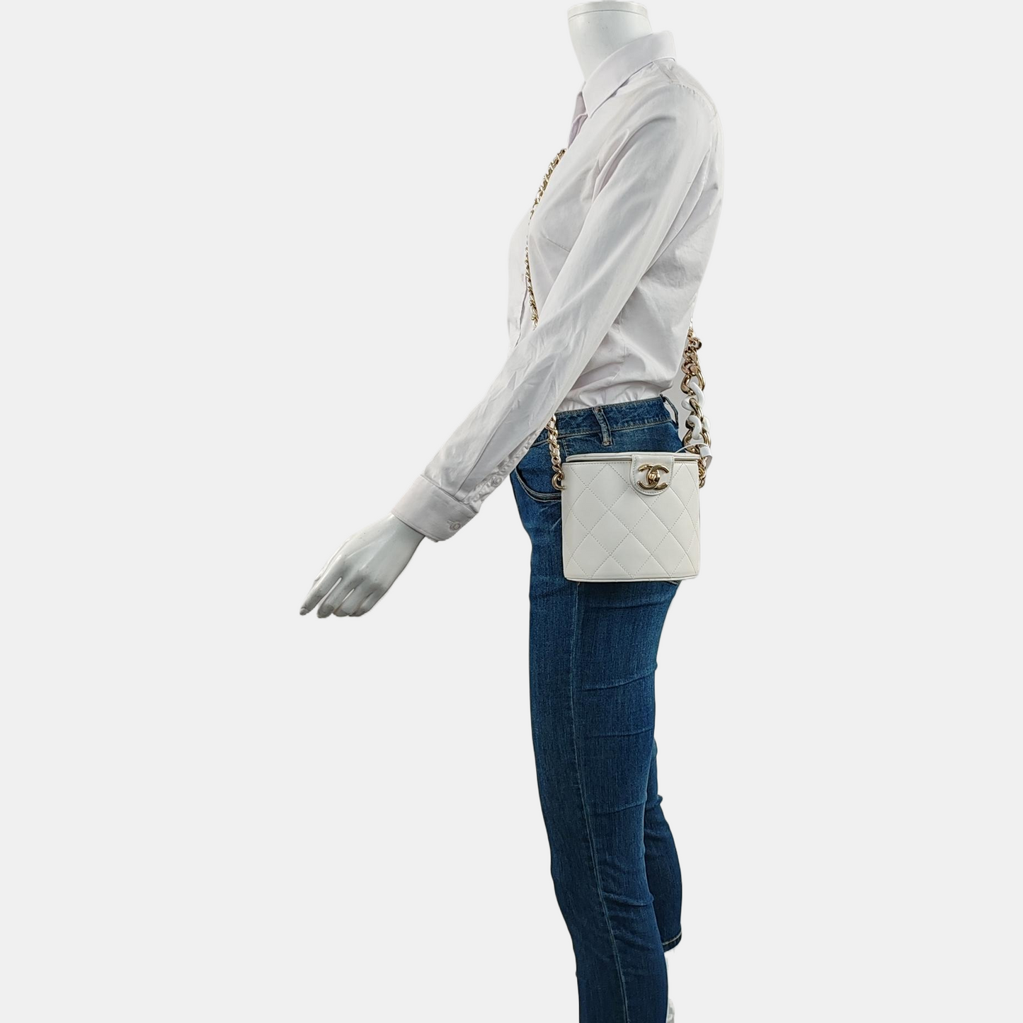 CHANEL ROUND VANITY White Calfskin Quilted Cannage Makeup Bag Shoulder Bag Tote Bag Crossbody Bag 29K Gold Hardware-(SKU)-962516521