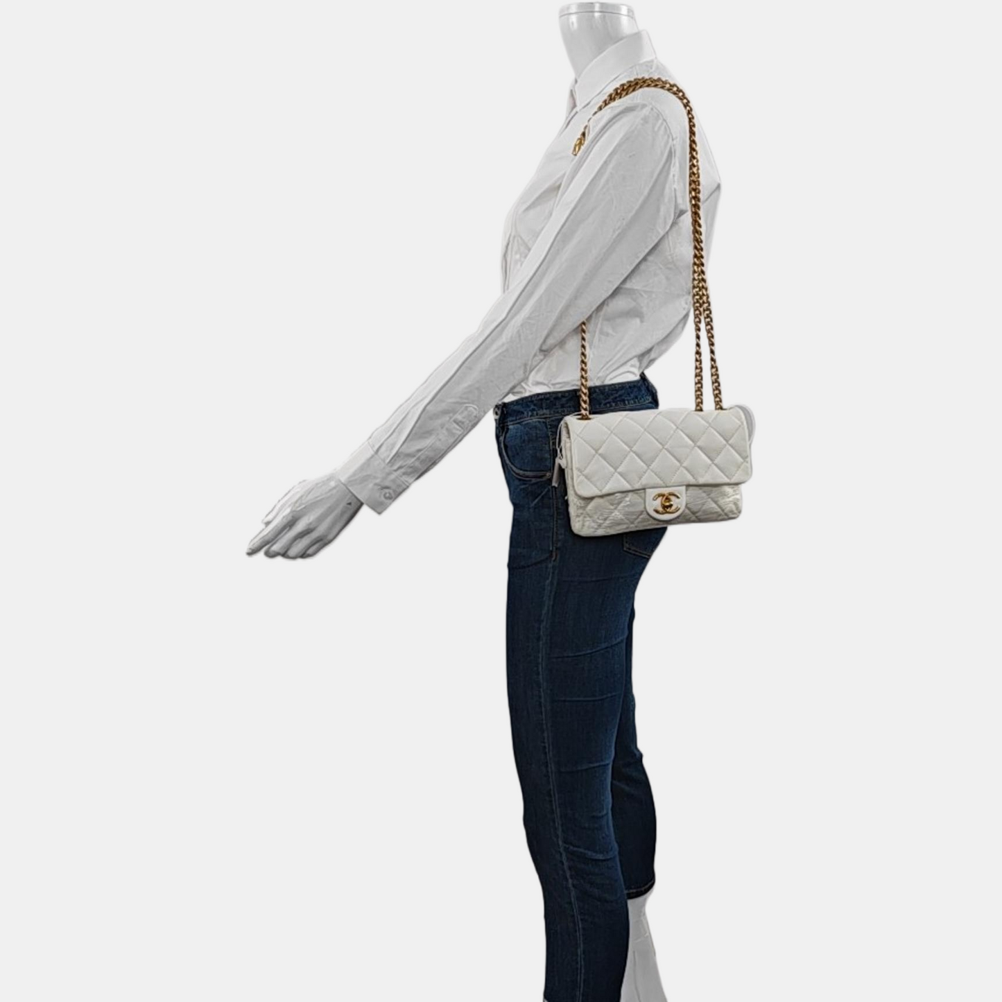 CHANEL CLASSIC FLAP white lambskin quilted diamond pattern crossbody bag shoulder bag gold hardware-(SKU)-969982719