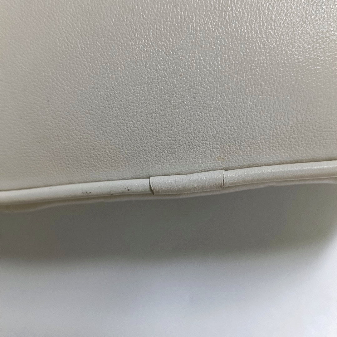 LOUIS VUITTON VANITY CHAIN POUCH Small White Monogrammed Lamb Leather Shoulder Bag with Detachable Strap-(SKU)-969880680