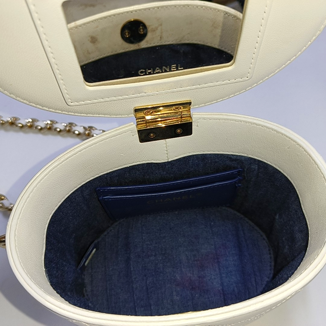 CHANEL ROUND VANITY White Calfskin Quilted Cannage Makeup Bag Shoulder Bag Tote Bag Crossbody Bag 29K Gold Hardware-(SKU)-962516521