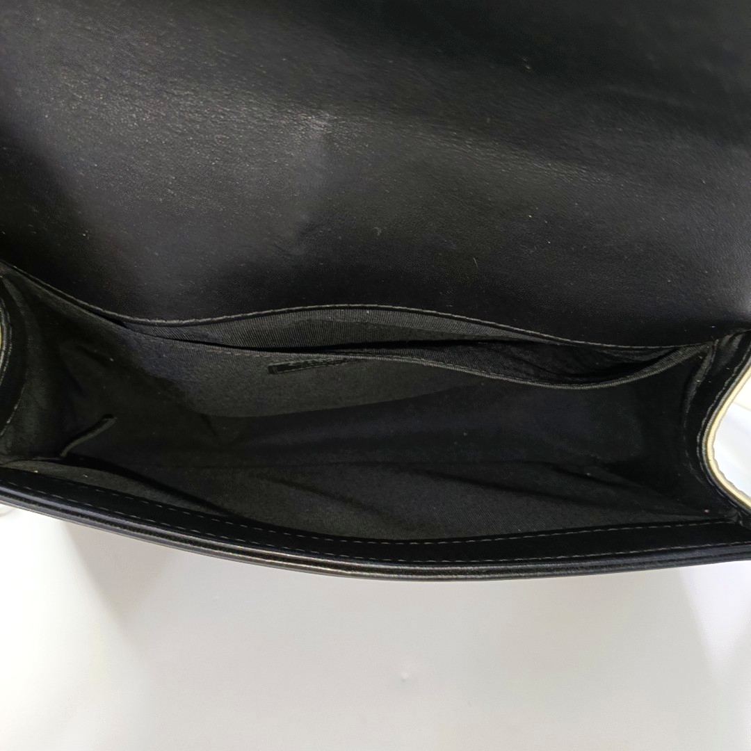 CHANEL BOY CHANEL Medium White Lamb Skin Quilted Single Shoulder Bag Detachable Strap Rhodium Hardware 18 Clasp-(SKU)-959564808