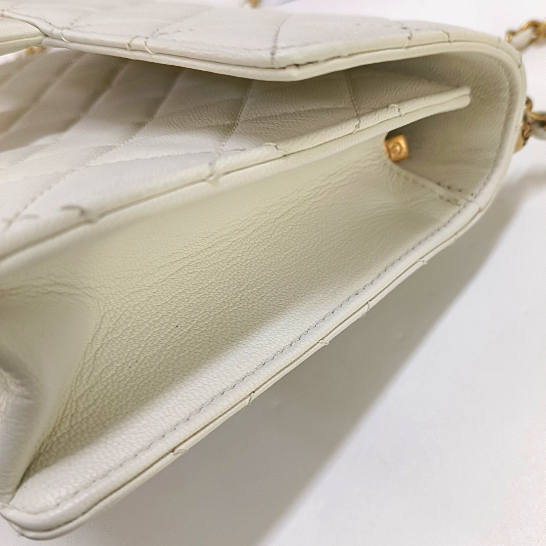 CHANEL CLASSIC VERTICAL PEARL White Lamb Leather Quilted Crossbody Bag Single Shoulder Bag Detachable Strap-(SKU)-960511595