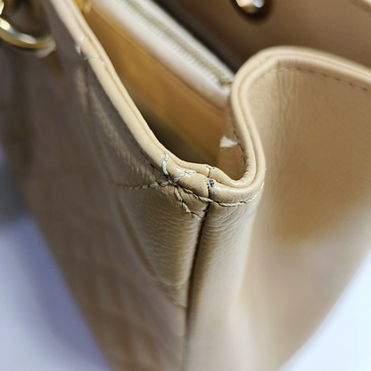 CHANEL CHANEL GST Large Beige Calfskin Quilted Lambskin Leather Chain Shoulder Bag Handbag Gold Hardware 19 Clasp-(SKU)-960372064