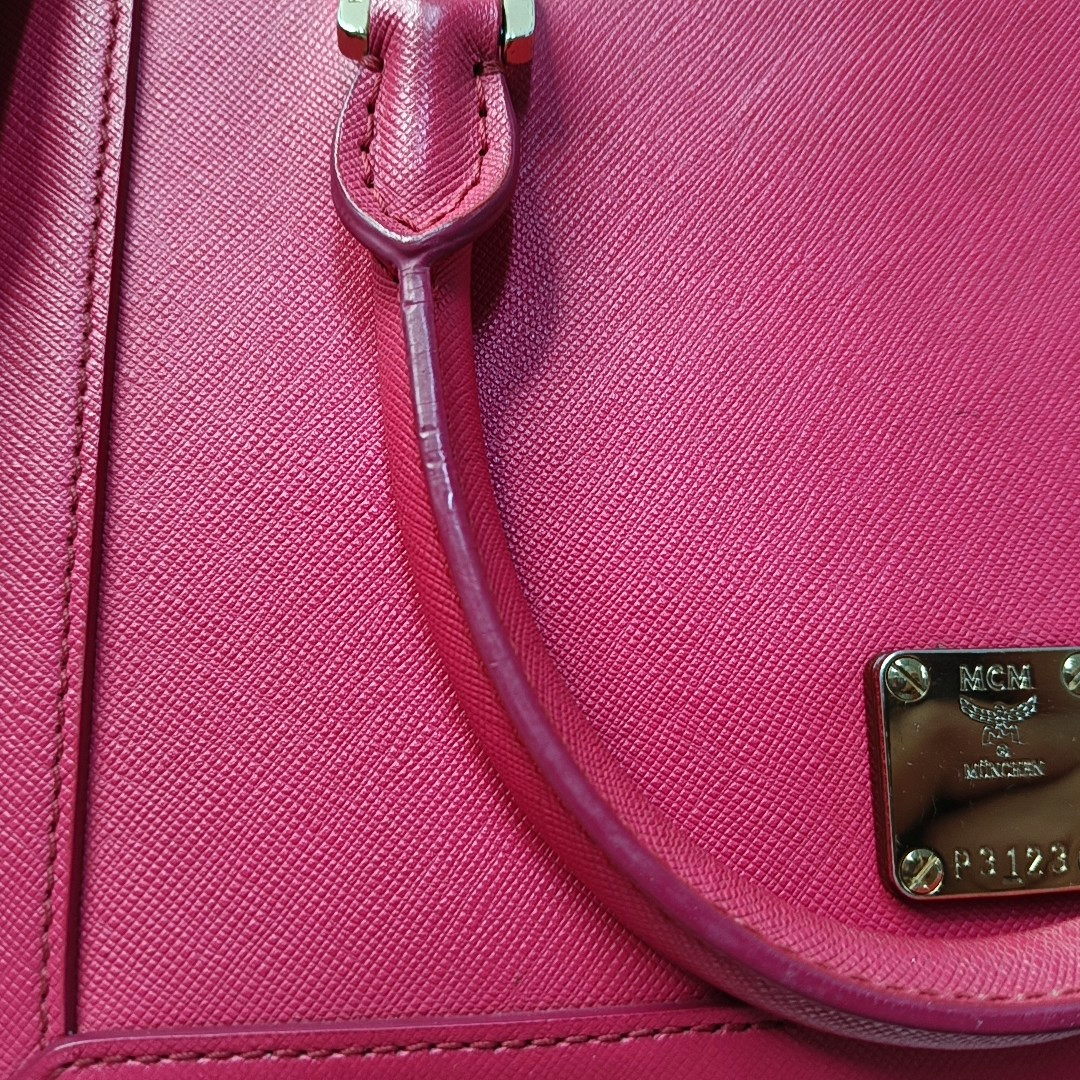 MCM NUOVO Hot Pink Leather Shoulder and Handbag Golden hardware Removable shoulder strap-(SKU)-943468994
