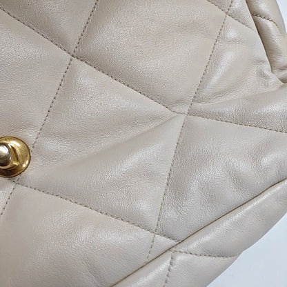 CHANEL CHANEL 19 Maxi Super Large White Lamb Skin Quilted Shoulder Bag Tote Bag Crossbody Golden Silver Ruthenium Hardware 30cm-(SKU)-971521605