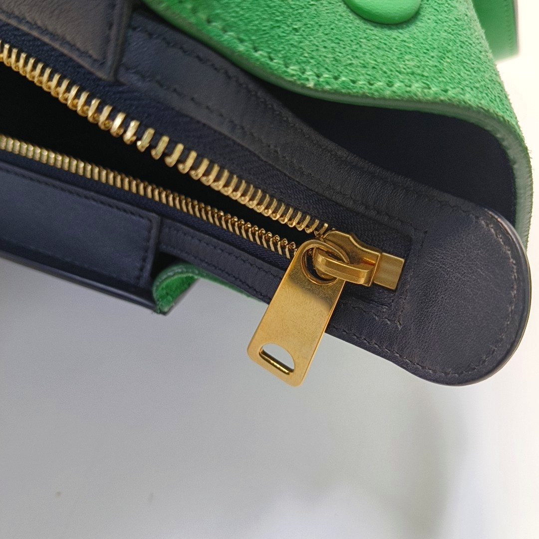 CELINE TRAPEZE Small size Green Cowhide Swing Bag Single Shoulder Bag, Crossbody Bag, Handbag Golden hardware Removable shoulder strap-(SKU)-946576410