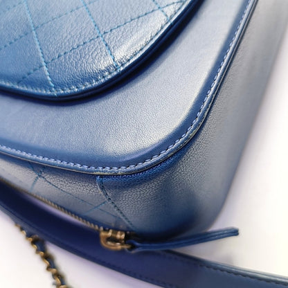 CHANEL COCO CURVE Blue Calfskin Quilted Matelassé Shoulder Bag Handbag Crossbody Bag Golden Hardware 23 Clasp-(SKU)-968038724