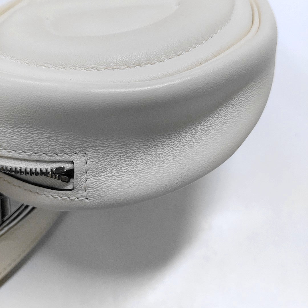 HERMÈS In-The-Loop Cream Swift Leather Quilted Embossed Shoulder Bag with Detachable Strap, Silver Hardware, Z Clasp-(SKU)-968173215