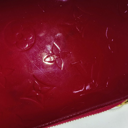 LOUIS VUITTON Fuchsia Patent Leather Crinkled Wallet Golden hardware-(SKU)-939810629