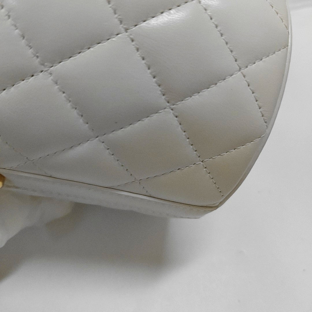 CHANEL ROUND VANITY white lambskin quilted diamond pattern crossbody bag shoulder bag gold hardware-(SKU)-966962646