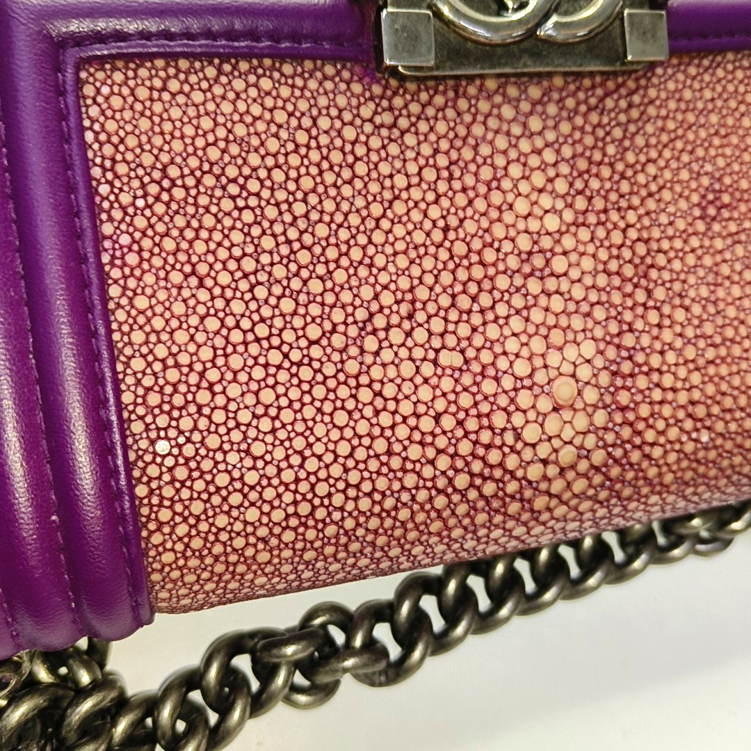 CHANEL BOY CHANEL Small Pink Pearl Fish Leather Quilted Diagonal Shoulder Bag with Detachable Strap-(SKU)-958631912