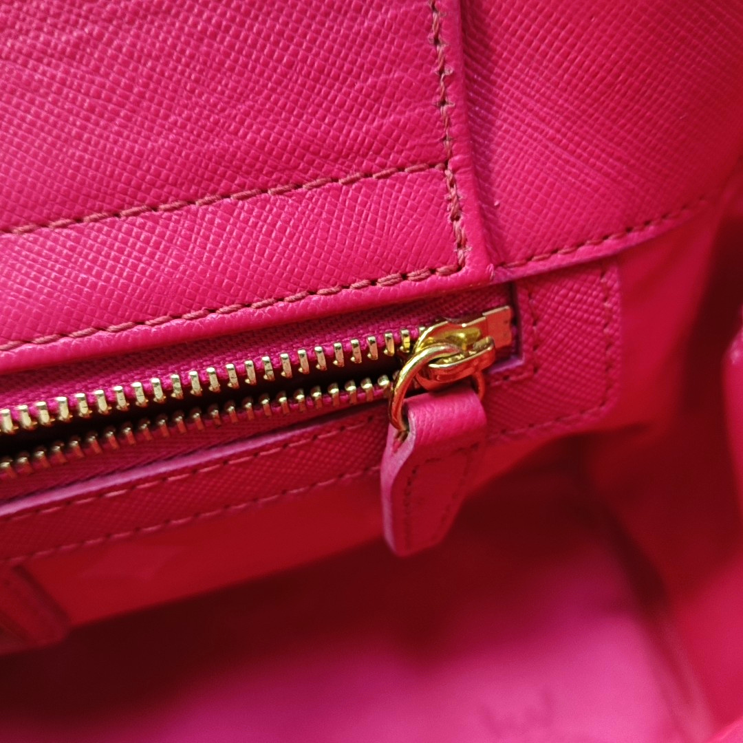 MCM NUOVO Hot Pink Leather Shoulder and Handbag Golden hardware Removable shoulder strap-(SKU)-943468994