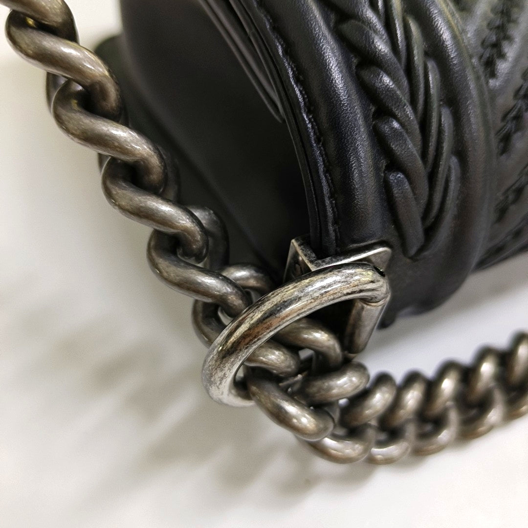 CHANEL BOY CHANEL Black Leather Quilted V-Stitch Crossbody Bag Rhodium Hardware 23 Openings Removable Strap-(SKU)-968641793