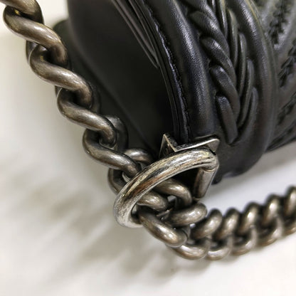 CHANEL BOY CHANEL Black Leather Quilted V-Stitch Crossbody Bag Rhodium Hardware 23 Openings Removable Strap-(SKU)-968641793