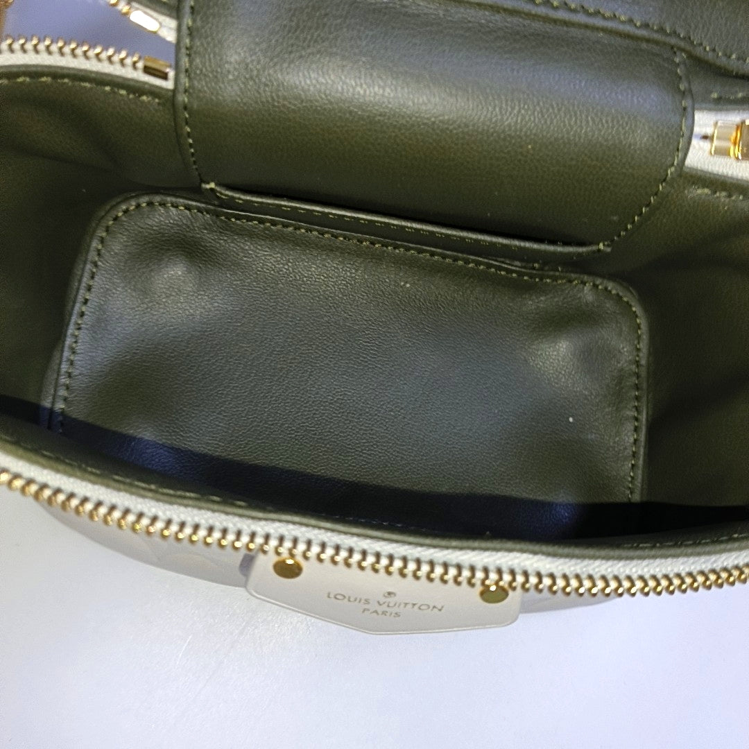 LOUIS VUITTON VANITY CHAIN POUCH Small White Monogrammed Lamb Leather Shoulder Bag with Detachable Strap-(SKU)-969880680