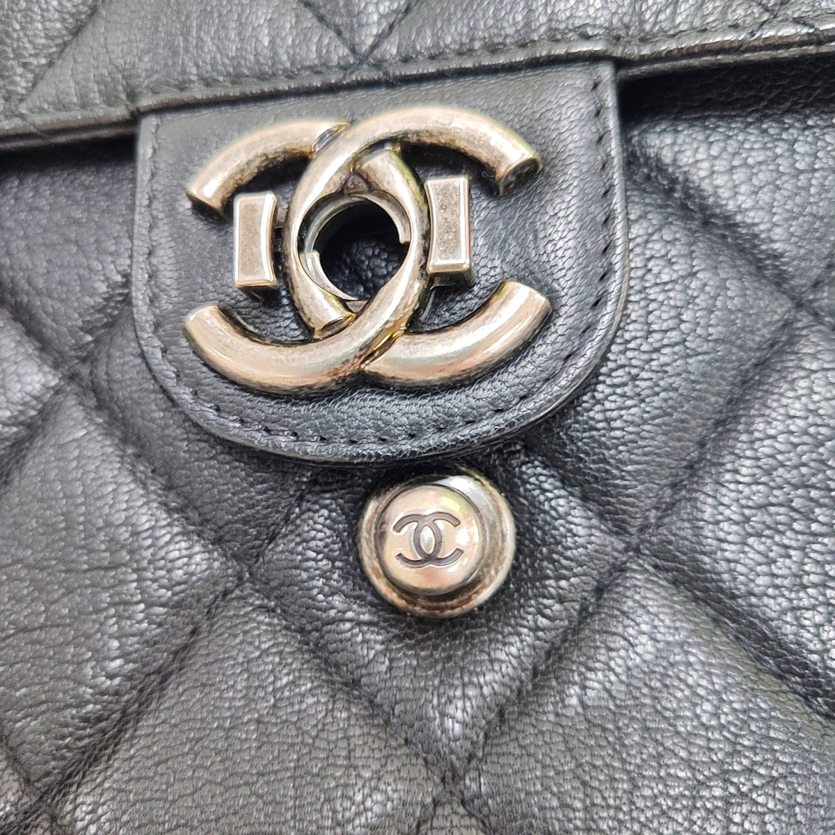 CHANEL PERFECT EDGE Black Lamb Skin Quilted Monogram Crossbody Bag Handbag Shoulder Bag Ruthenium Hardware 21 Clasp-(SKU)-966996971