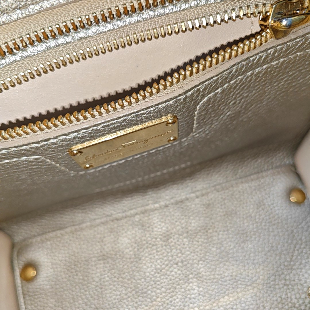 FERRAGAMO Amy Grey Leather Embossed Shoulder Bag Handbag Crossbody Golden hardware Removable shoulder strap-(SKU)-938858716