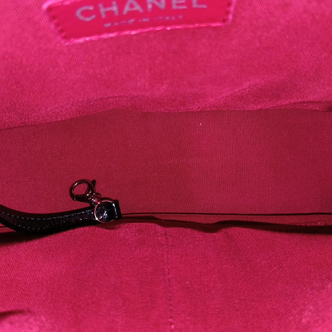 CHANEL GABRIELLE Medium White Leather Quilted Diamond Stitch Hobo Bag with Shoulder Strap, Gold Silver Ruthenium Hardware, 26 Opening-(SKU)-12142996