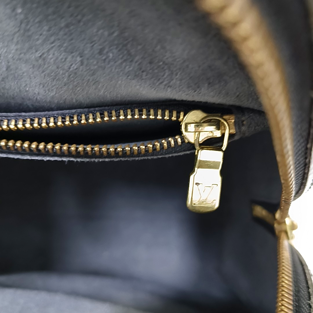 LOUIS VUITTON PONNEUF Small size BlackEPI牛皮水波纹Handheld包 Golden hardware Vintage model-(SKU)-955324453