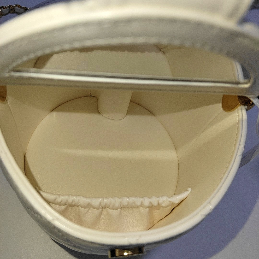 CHANEL ROUND VANITY white lambskin quilted diamond pattern crossbody bag shoulder bag gold hardware-(SKU)-966962646